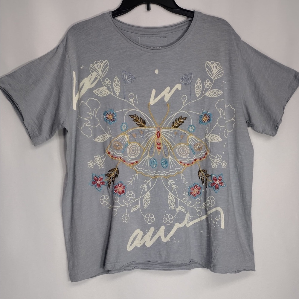 Karin seo Women's Gray Graphic T-Shirt size L pre owned Exellent condition